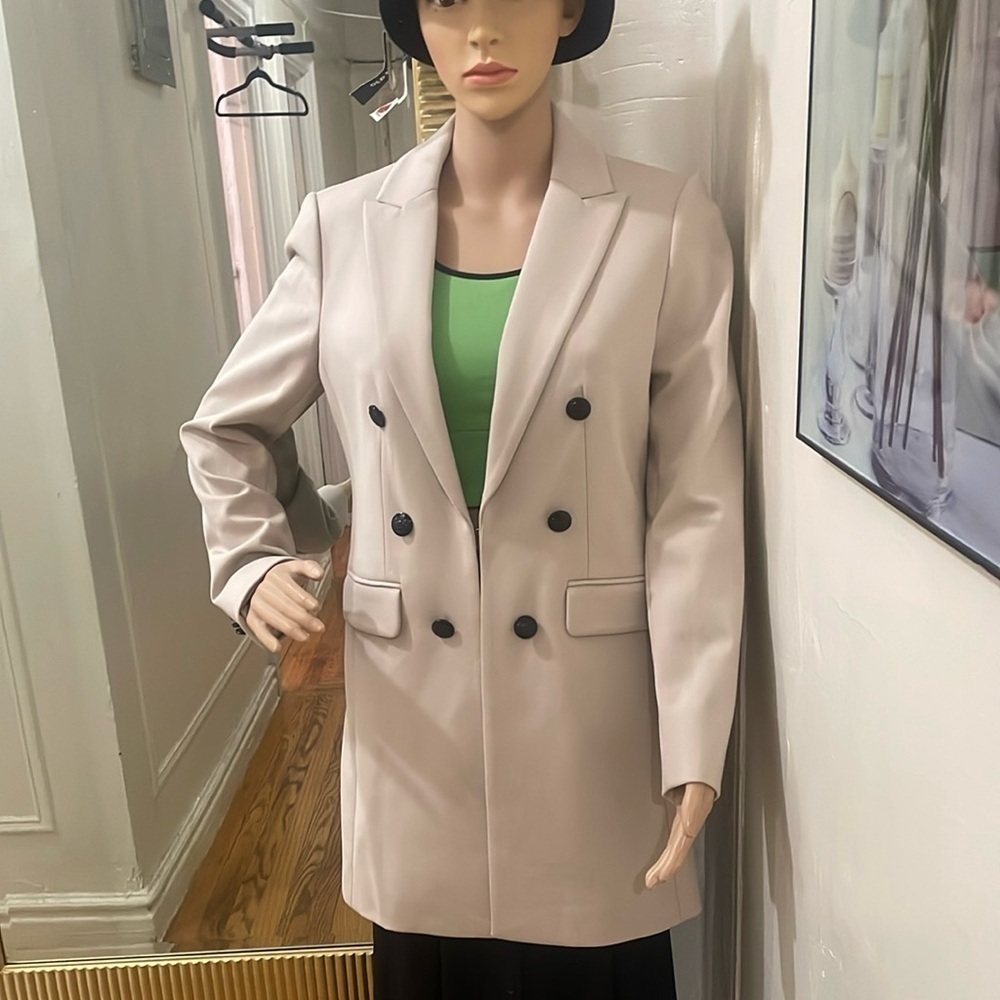 T TAHARI Chic Double-Breasted Blazer - Picture 2 of 16